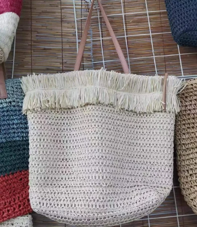 Ženska torba za kupovinu s bež šavovima