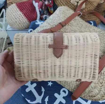 Mala ručno tkana večernja torbica od ratana