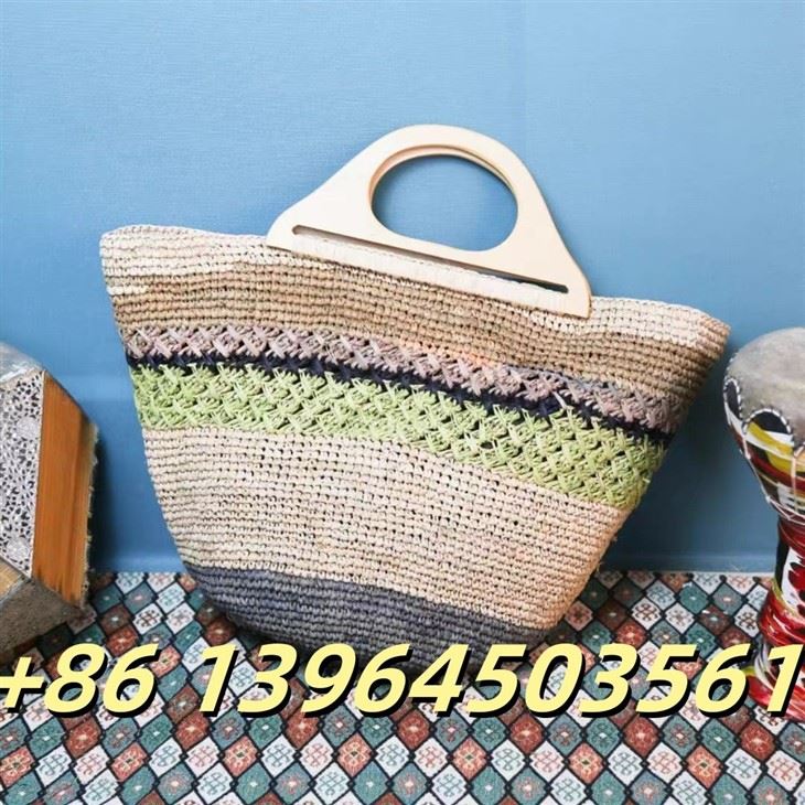 Raffia torbica s drvenim ručkama