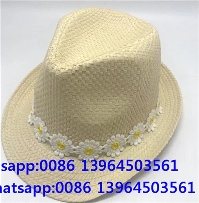 Fedora šešir s malim cvijetom