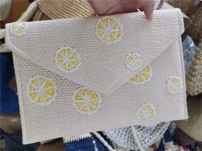 Ženska torbica s vezom od papira