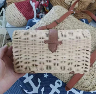 Mala ručno tkana večernja torbica od ratana