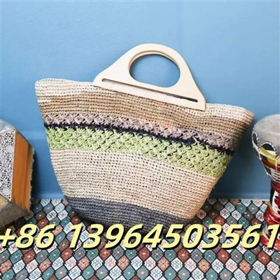 Raffia torbica s drvenim ručkama