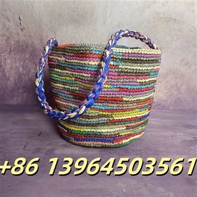 Prava ženska torba Raffia